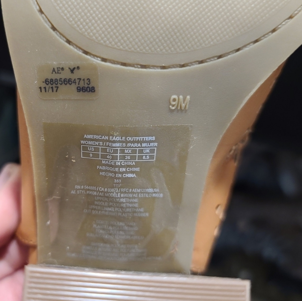 Women's American Eagle Leather Shoes - Picture 4 of 4